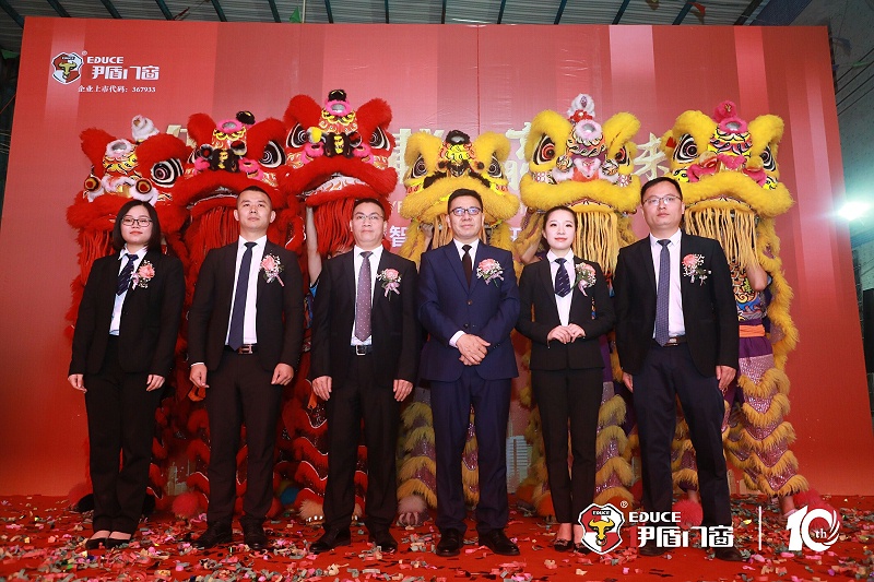 伊盾門窗十周年慶在佛山楓丹白鷺酒店隆重舉行，央視名嘴朱軼前來助陣！20190420154056