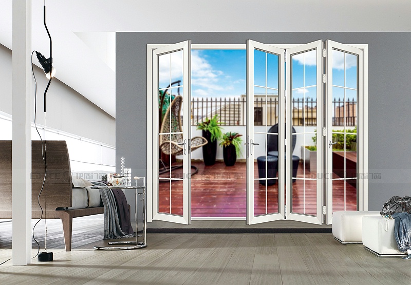 加盟系統(tǒng)門窗廠家，應注意哪些事項？埃菲爾折疊門 爵士白