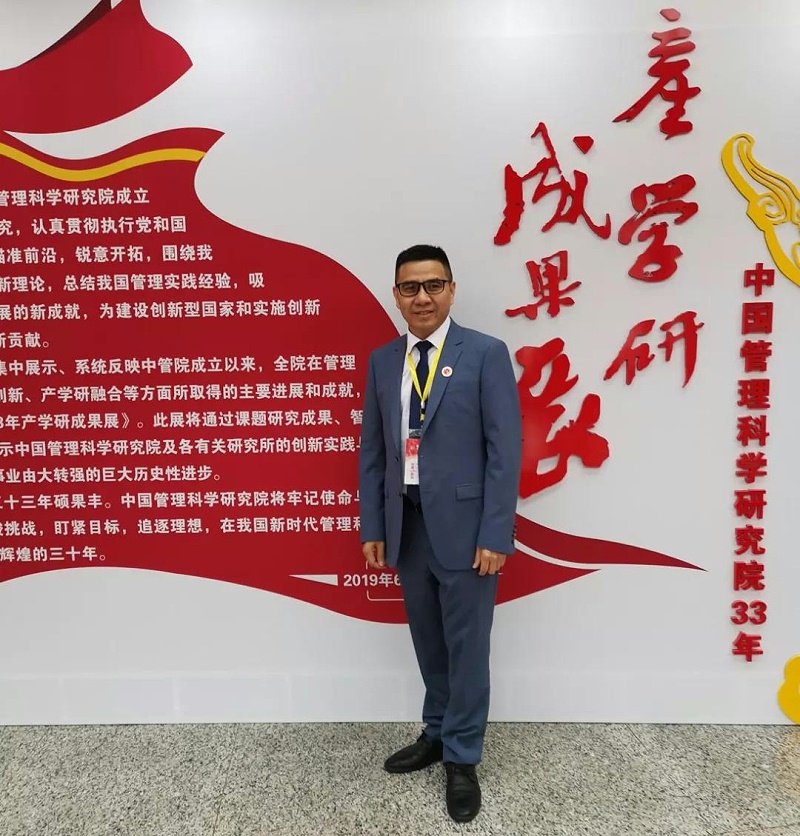 祝賀伊盾門窗董事長張龍偉榮獲“中國管理創(chuàng)新十大杰出人物”稱號！03