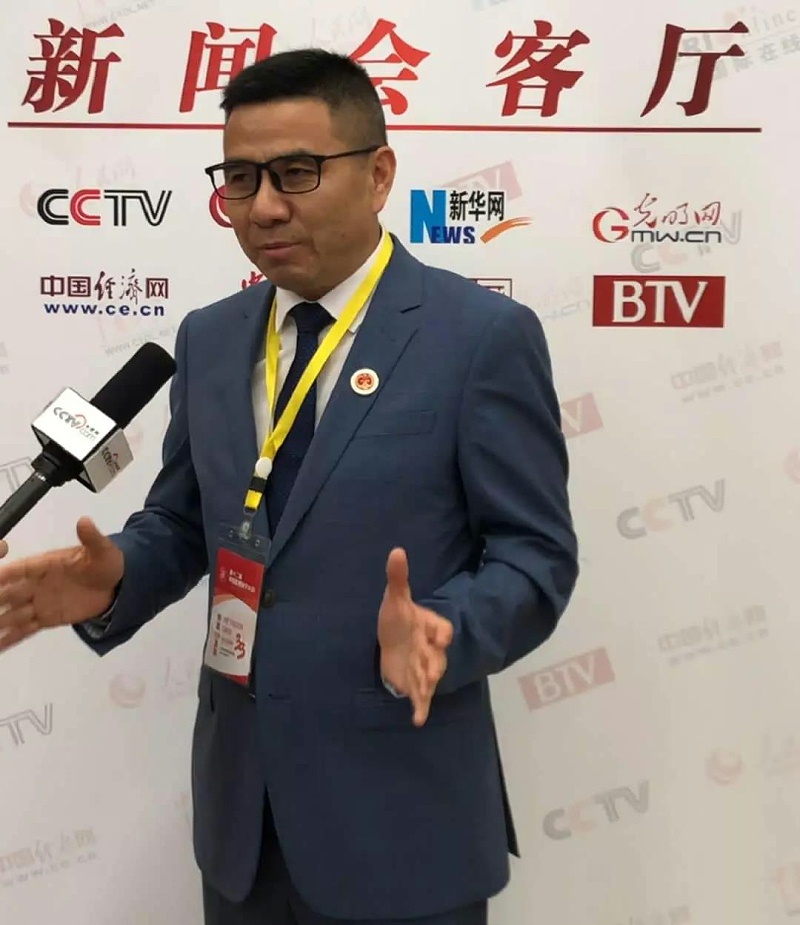 祝賀伊盾門窗董事長張龍偉榮獲“中國管理創(chuàng)新十大杰出人物”稱號！04