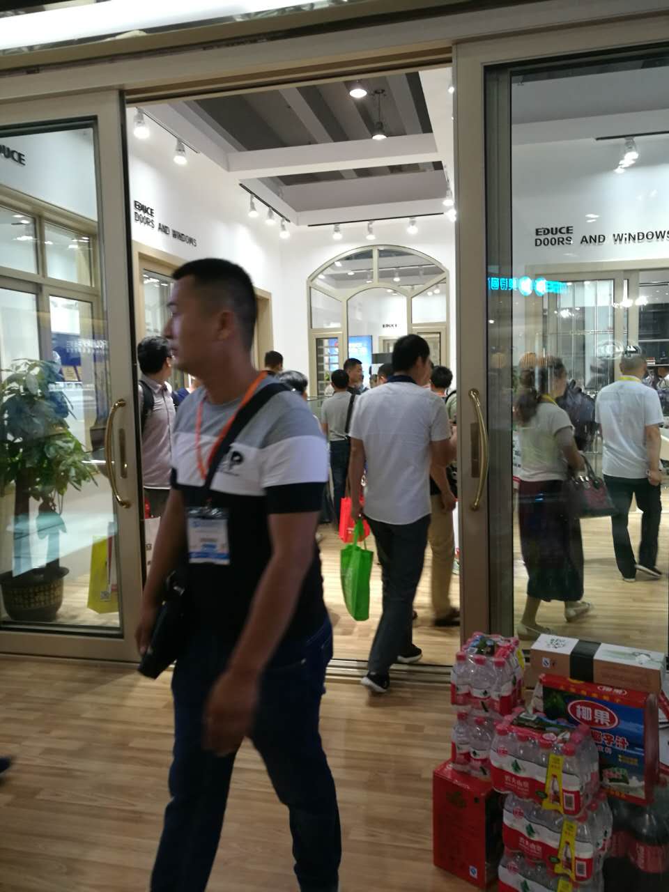 伊盾門窗廣州建博會(huì)現(xiàn)場(chǎng)