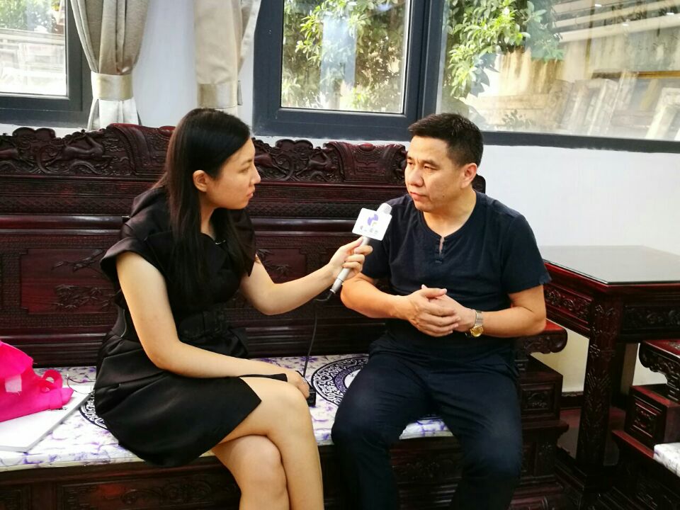 行業(yè)首家安全門窗企業(yè)伊盾門窗受邀佛山廣播電臺專訪